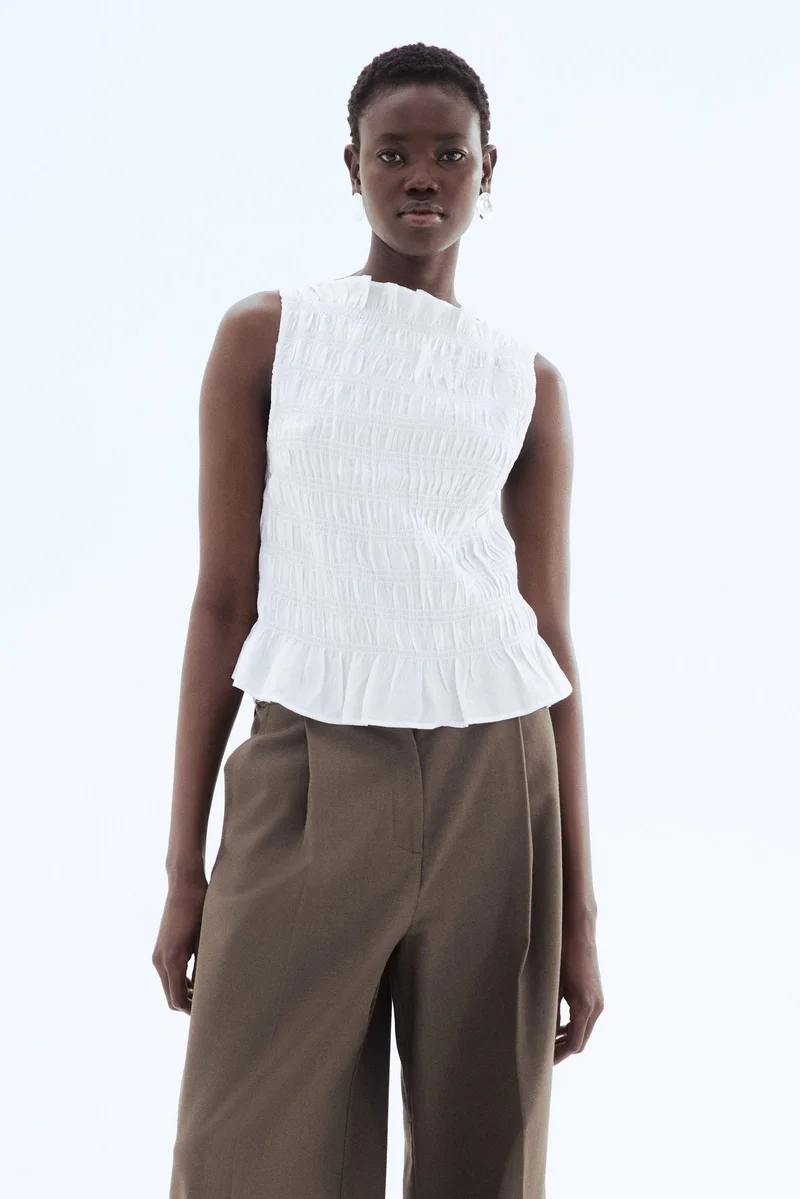 اتش اند ام بلوزة مزينة بكشكشة